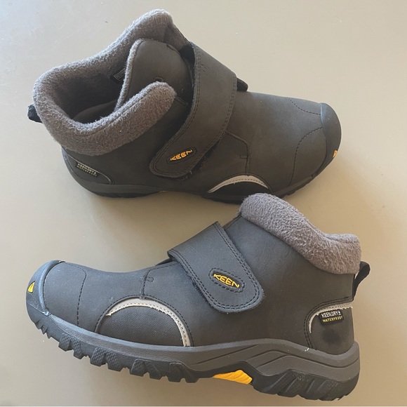 KEEN Kootenay mid height insulated/waterproof boots. Unisex size 2 - Picture 2 of 5